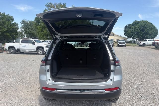 2026 Jeep Grand Cherokee GRAND CHEROKEE LAREDO X 4X4