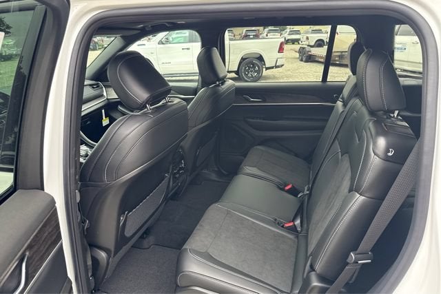 2026 Jeep Grand Cherokee GRAND CHEROKEE L LAREDO ALTITUDE 4X4