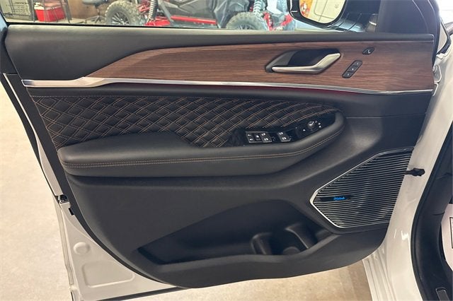 2023 Jeep Grand Cherokee L Summit 4x4