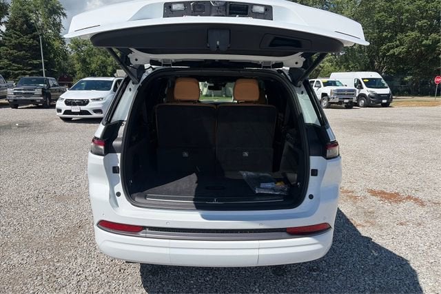2026 Jeep Grand Cherokee GRAND CHEROKEE L SUMMIT 4X4