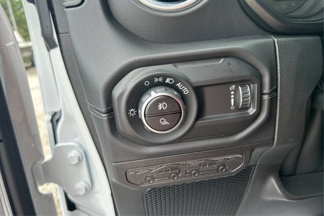 2026 Jeep Gladiator GLADIATOR SAHARA 4X4