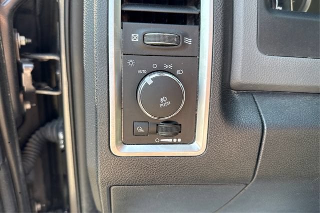 2017 RAM 1500 Big Horn Crew Cab 4x4 5'7' Box