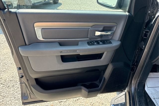 2017 RAM 1500 Big Horn Crew Cab 4x4 5'7' Box