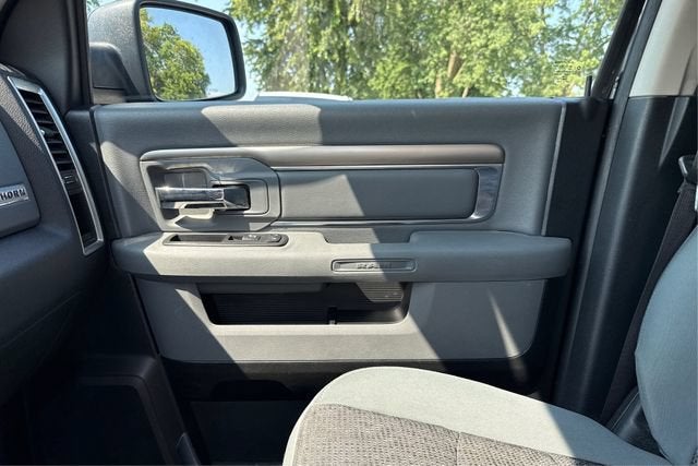 2017 RAM 1500 Big Horn Crew Cab 4x4 5'7' Box
