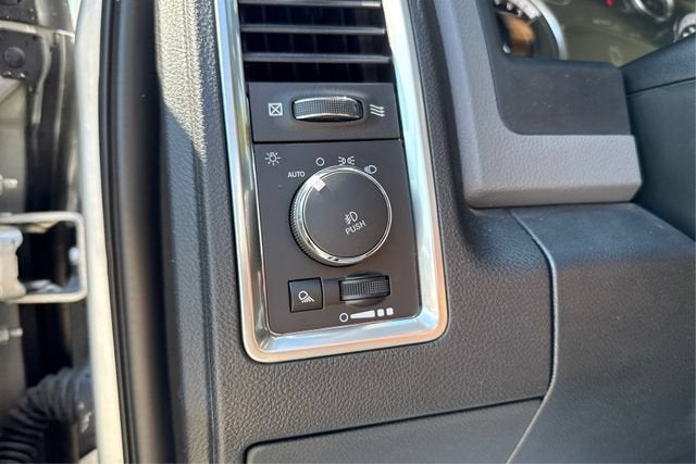 2018 RAM 1500 Big Horn Crew Cab 4x4 5'7' Box