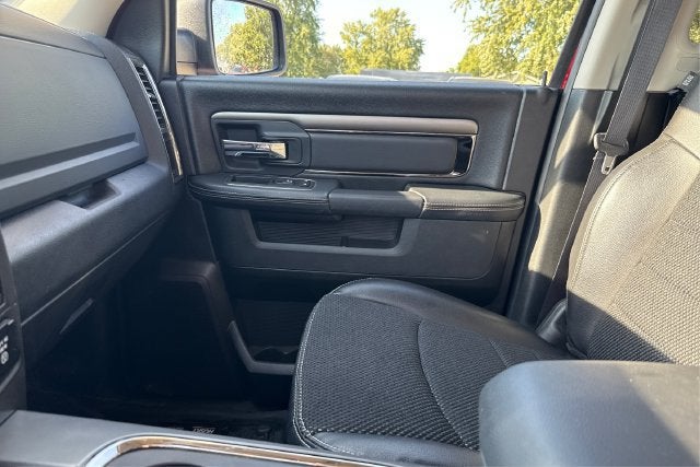 2017 RAM 1500 Night Crew Cab 4x4 5'7' Box
