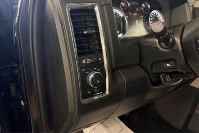 2018 RAM 1500 Laramie Crew Cab 4x4 5'7' Box