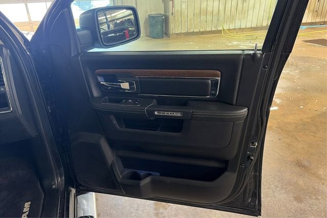 2018 RAM 1500 Laramie Crew Cab 4x4 5'7' Box