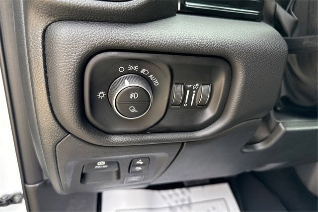 2025 RAM Ram 1500 RAM 1500 LARAMIE CREW CAB 4X4 5'7' BOX