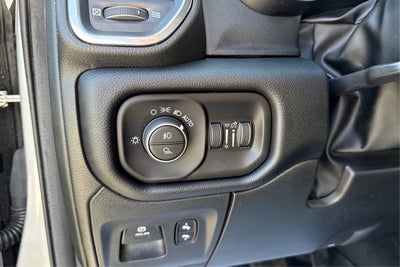 2022 RAM 1500 Laramie Crew Cab 4x4 5'7' Box