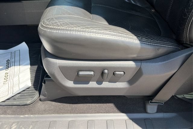 2011 Ford Super Duty F-350 SRW Lariat