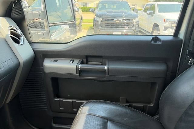 2011 Ford Super Duty F-350 SRW Lariat