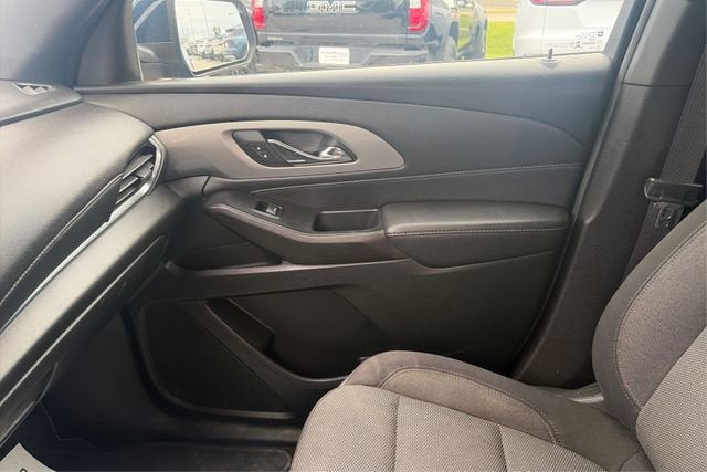 2022 Chevrolet Traverse AWD LT Cloth