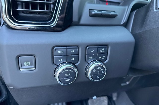 2025 GMC Sierra 2500HD 4WD Crew Cab Standard Bed AT4