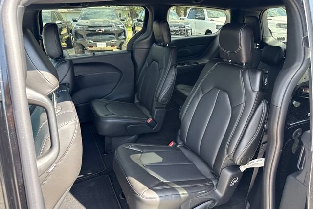 2027 Chrysler Pacifica PACIFICA SELECT