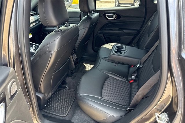 2024 Jeep Compass COMPASS LATITUDE 4X4