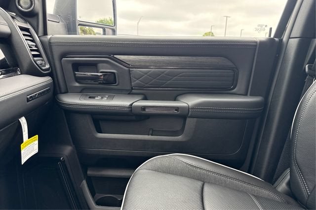 2026 RAM Ram 3500 RAM 3500 LIMITED MEGA CAB 4X4 6'4' BOX