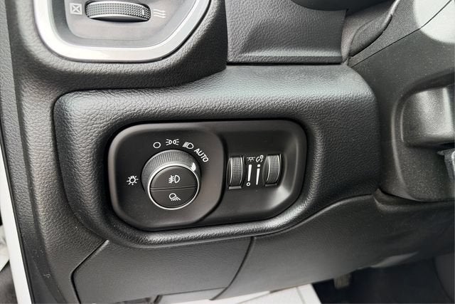 2020 RAM 3500 Laramie Crew Cab 4x4 8' Box