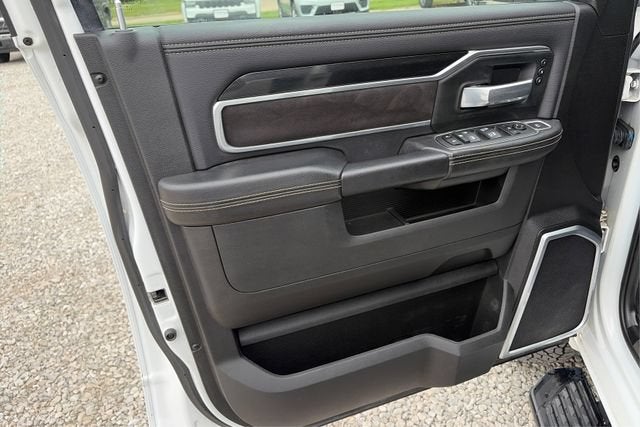 2020 RAM 3500 Laramie Crew Cab 4x4 8' Box