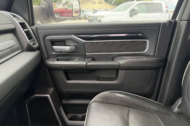 2020 RAM 3500 Laramie Crew Cab 4x4 8' Box