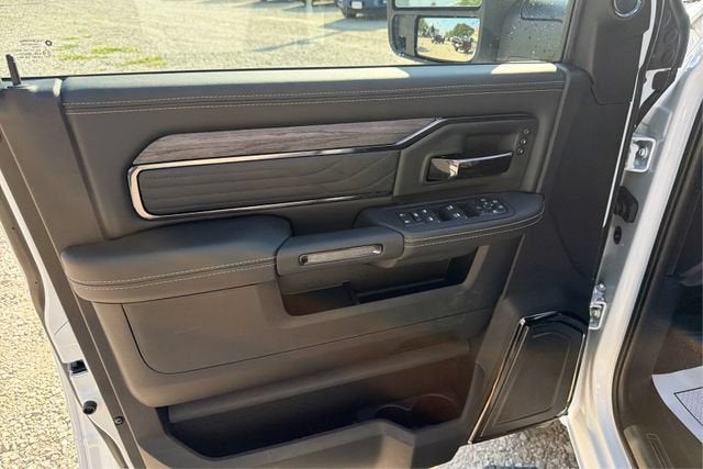 2026 RAM 3500 RAM 3500 LIMITED CREW CAB 4X4 8' BOX