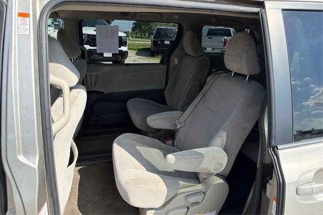 2016 Toyota Sienna LE 8 Passenger
