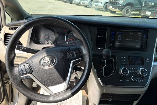 2016 Toyota Sienna LE 8 Passenger