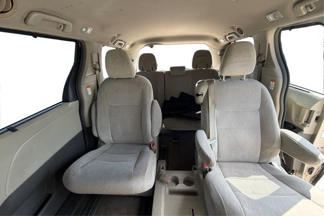 2016 Toyota Sienna LE 8 Passenger