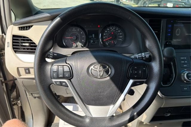 2016 Toyota Sienna LE 8 Passenger