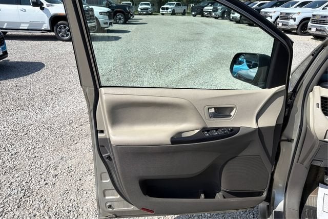 2016 Toyota Sienna LE 8 Passenger