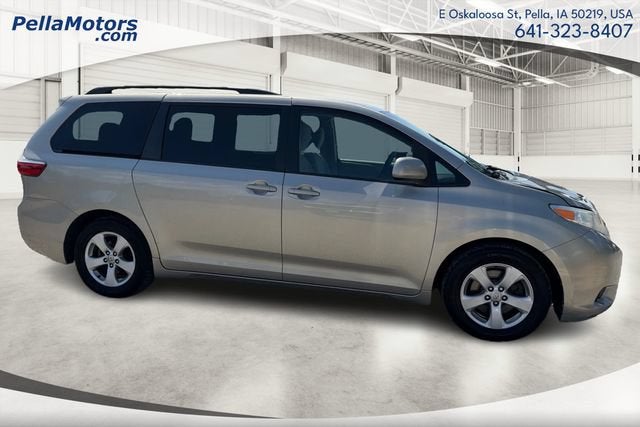2016 Toyota Sienna LE 8 Passenger
