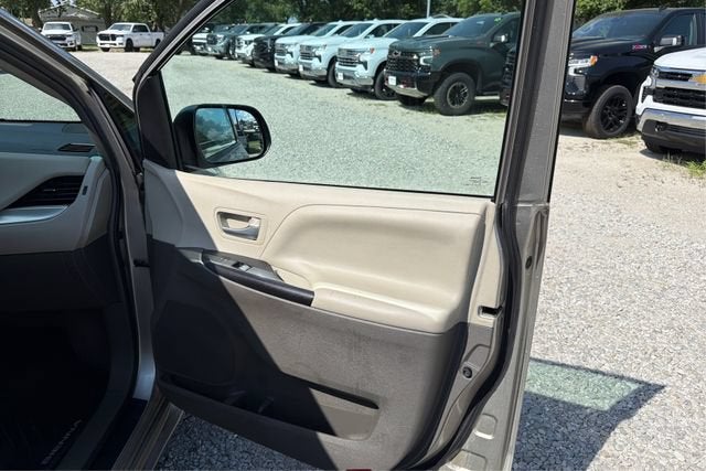 2016 Toyota Sienna LE 8 Passenger