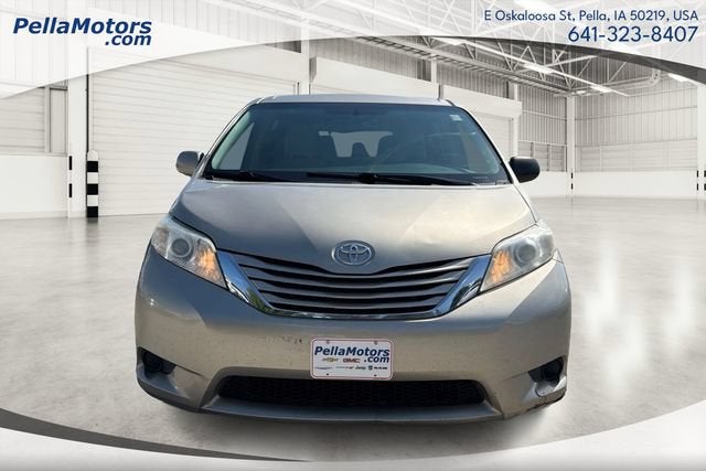 2016 Toyota Sienna LE 8 Passenger