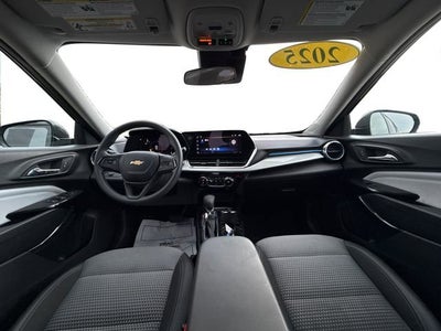 2025 Chevrolet Trax FWD LT