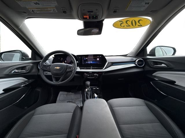 2025 Chevrolet Trax FWD LT
